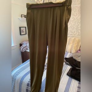Banana Republic olive green pant